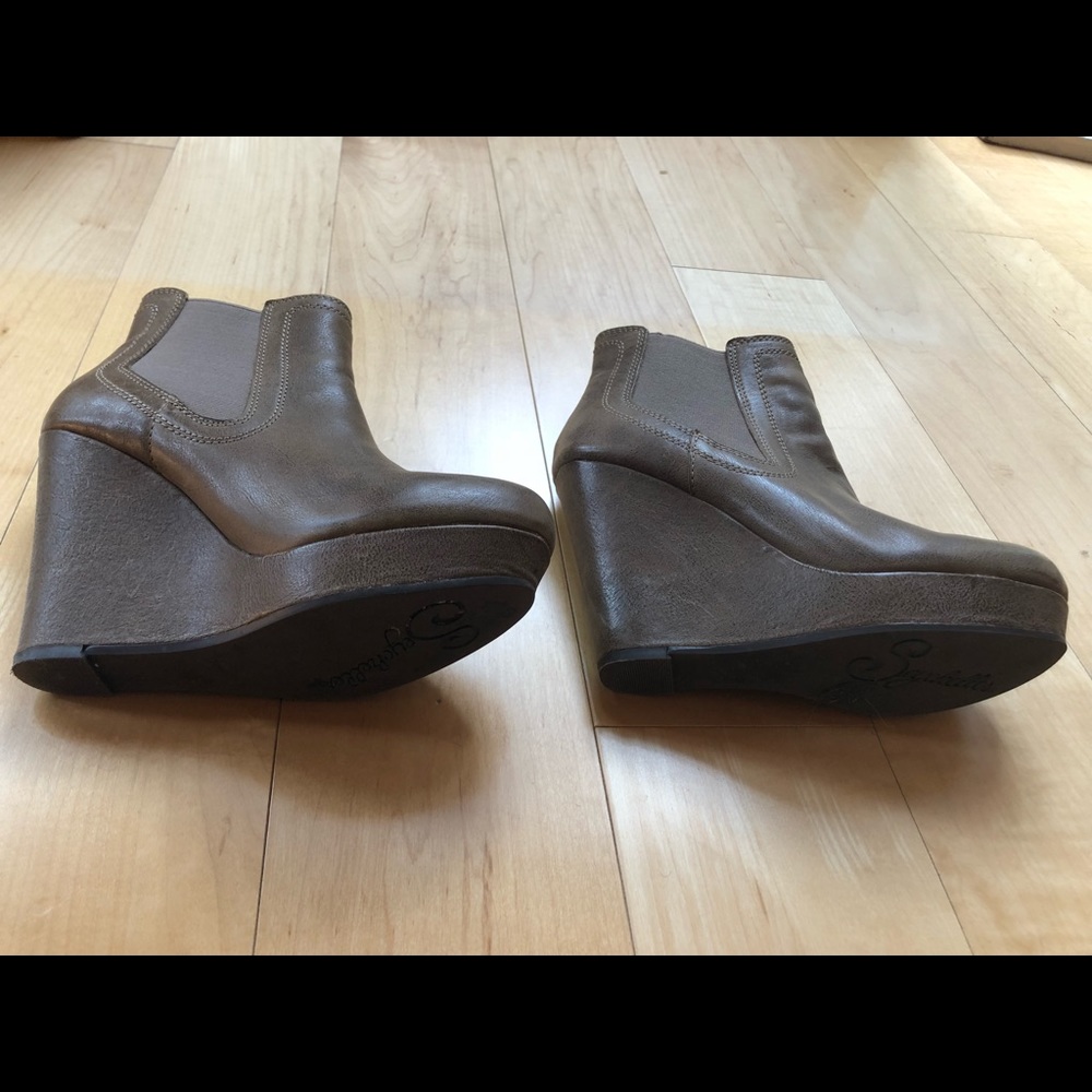 Seychelles  brown wedge shoes. Never worn.